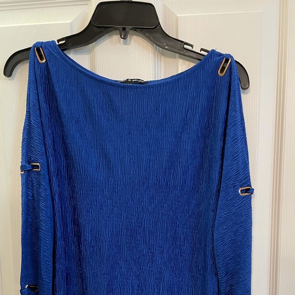 Top - Picture 2 of 2